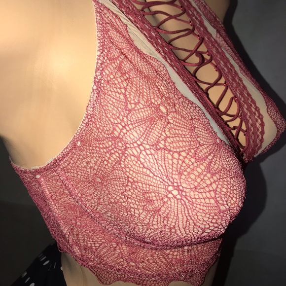 Victoria’s Secret Criss Cross Front Lace Bralette - Picture 6 of 7